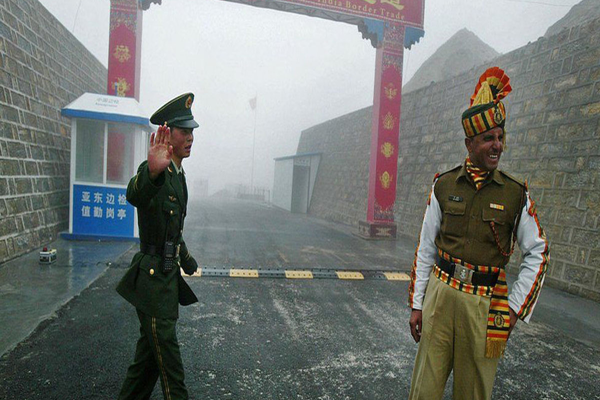 china and india troops.jpg